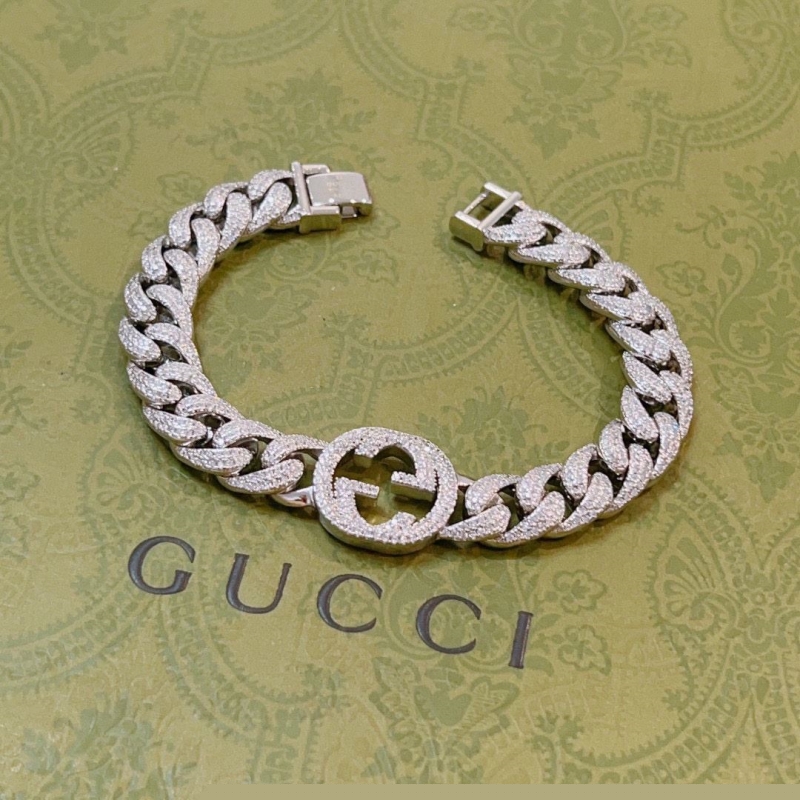 G*u*i bracelets